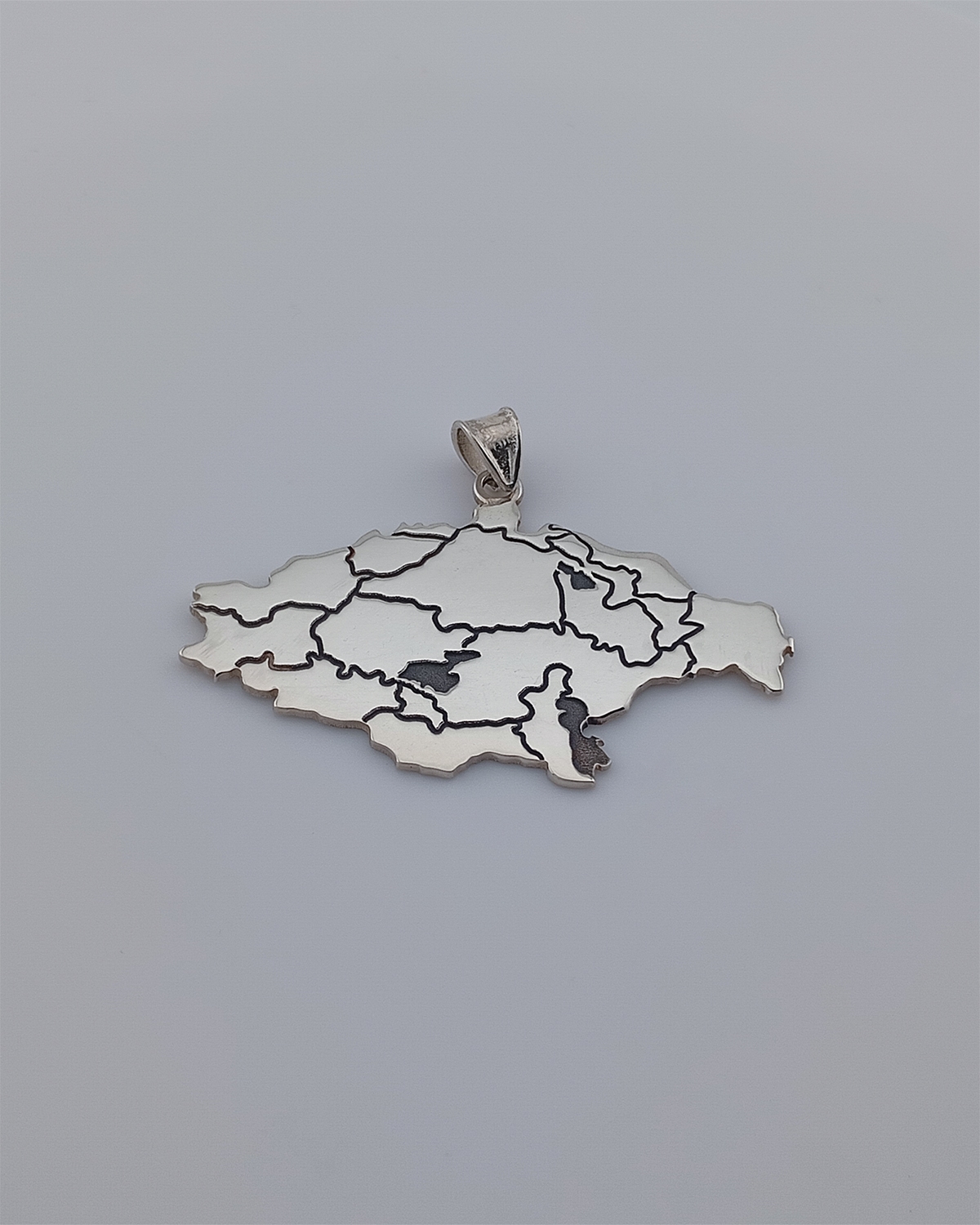 Մեծ Հայքի քարտեզ արծաթյա կախազարդ