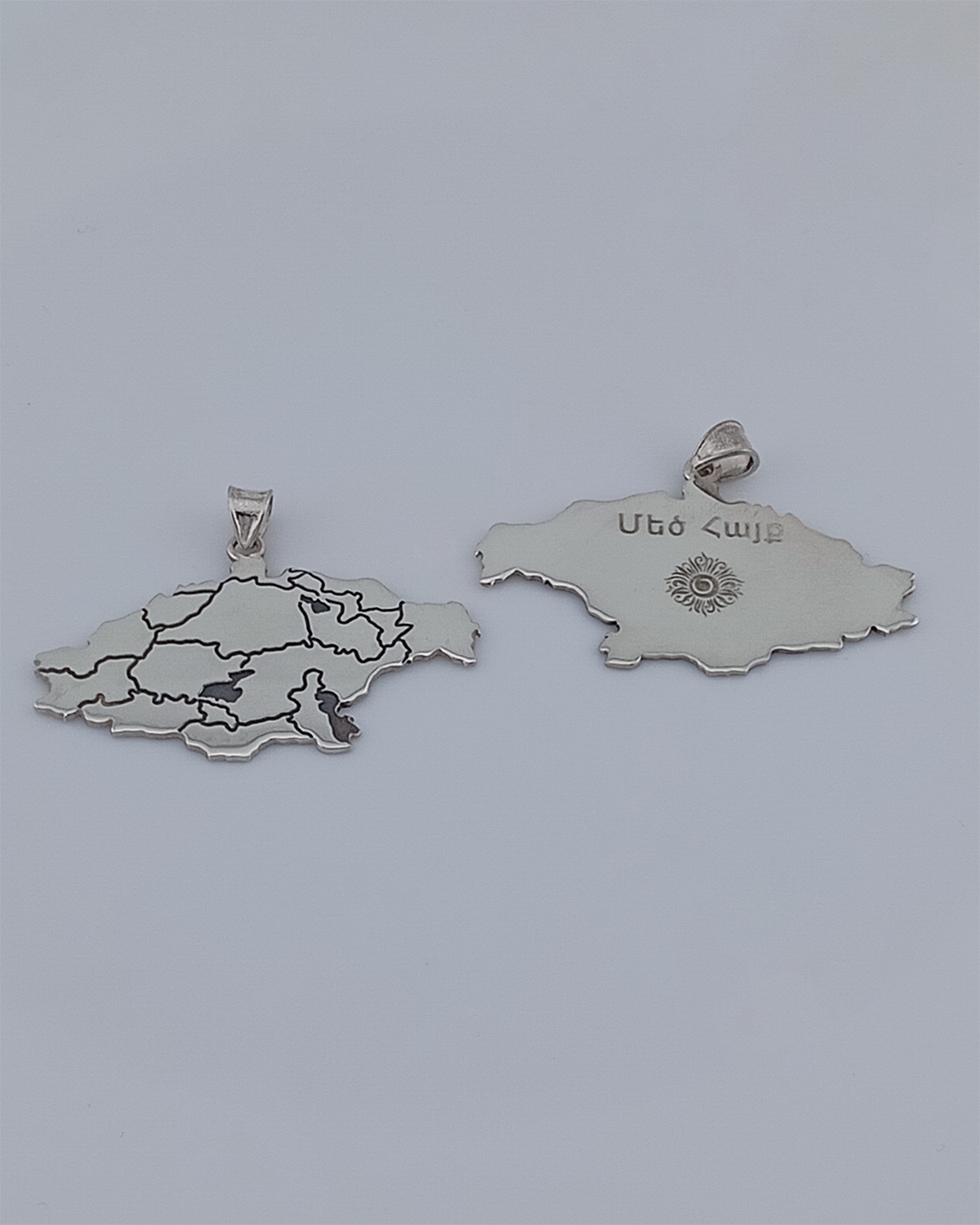 Մեծ Հայքի քարտեզ արծաթյա կախազարդ